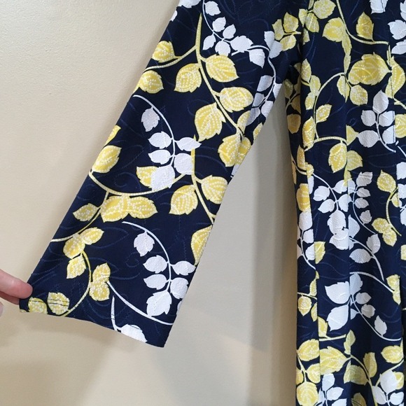 Sami & Jo Dark Floral Pleated Tunic Top Women L Navy Yellow Casual Mature Office - Picture 3 of 11